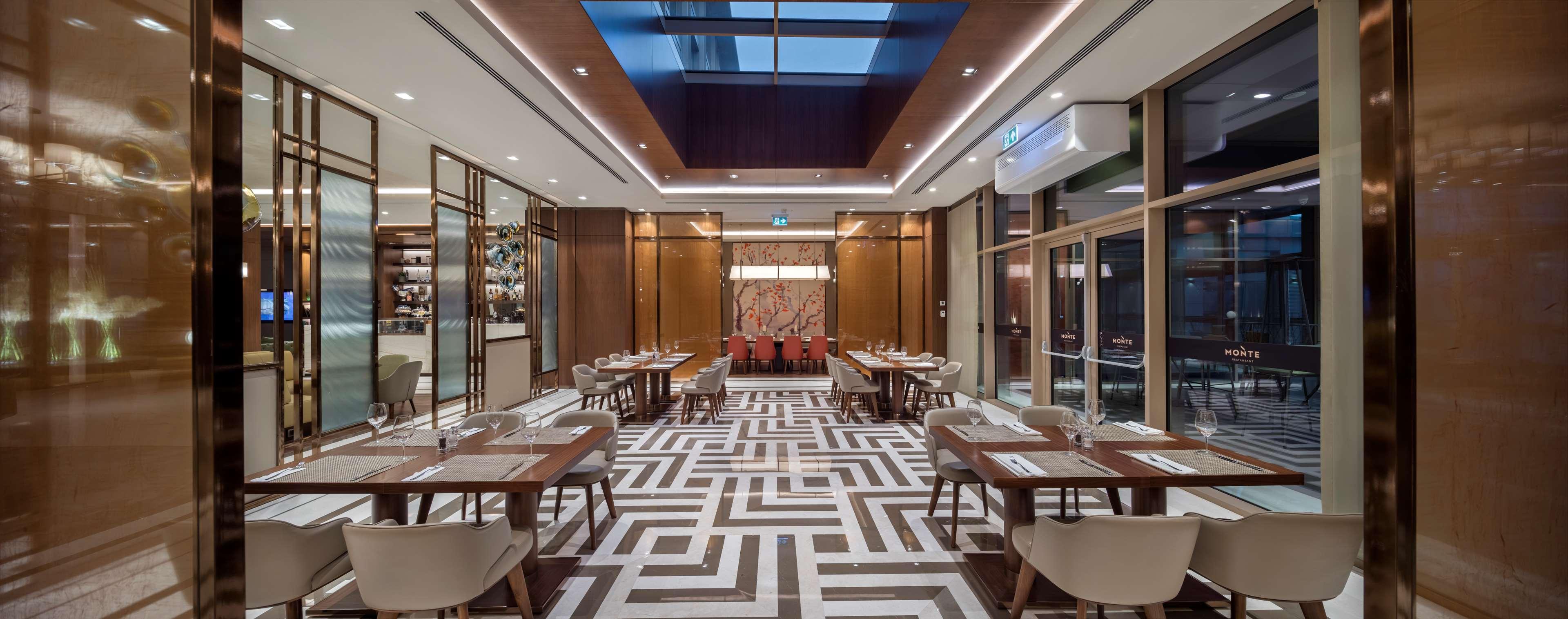 Hotel Doubletree By Hilton Skopie Exterior foto The restaurant