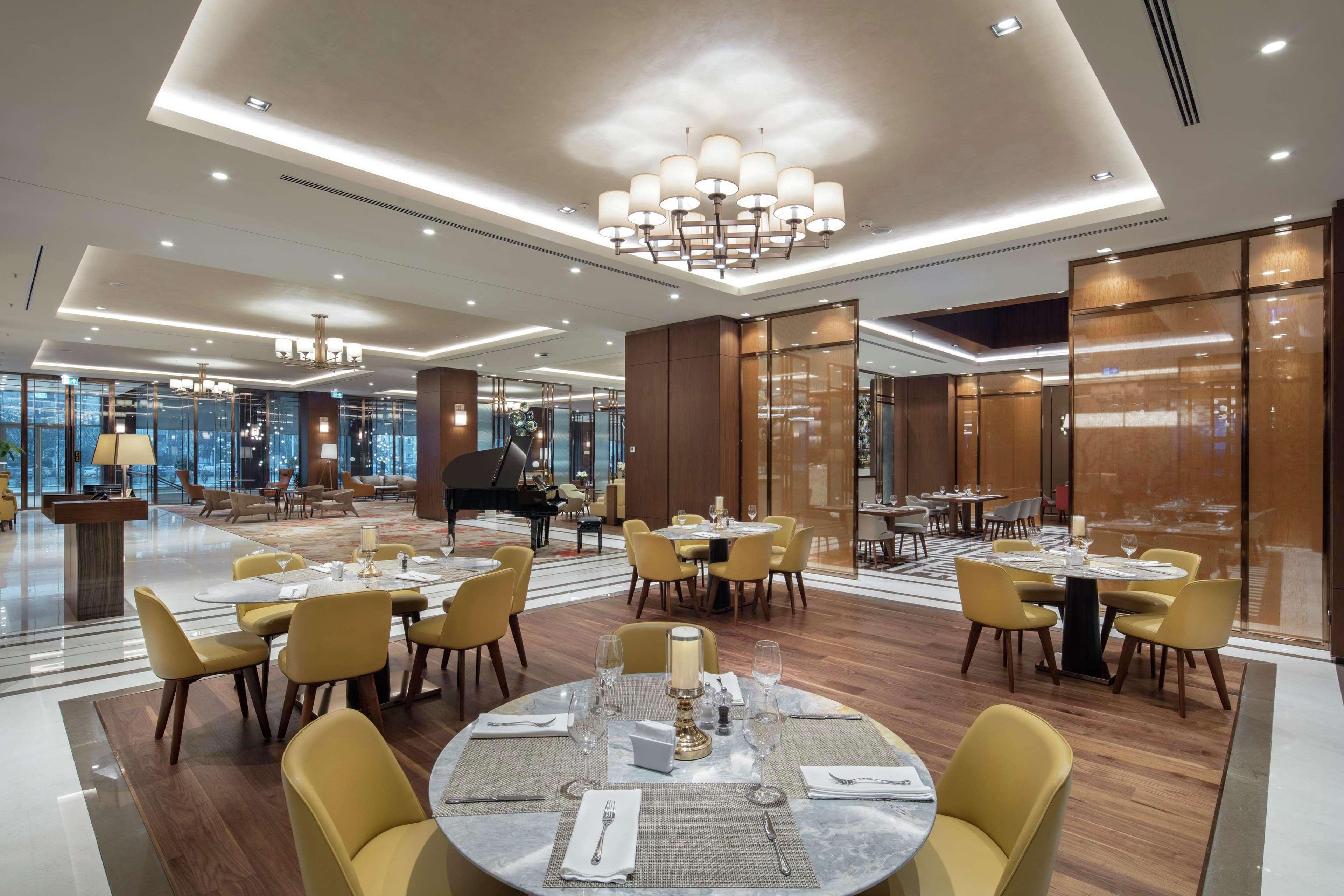 Hotel Doubletree By Hilton Skopie Exterior foto The restaurant