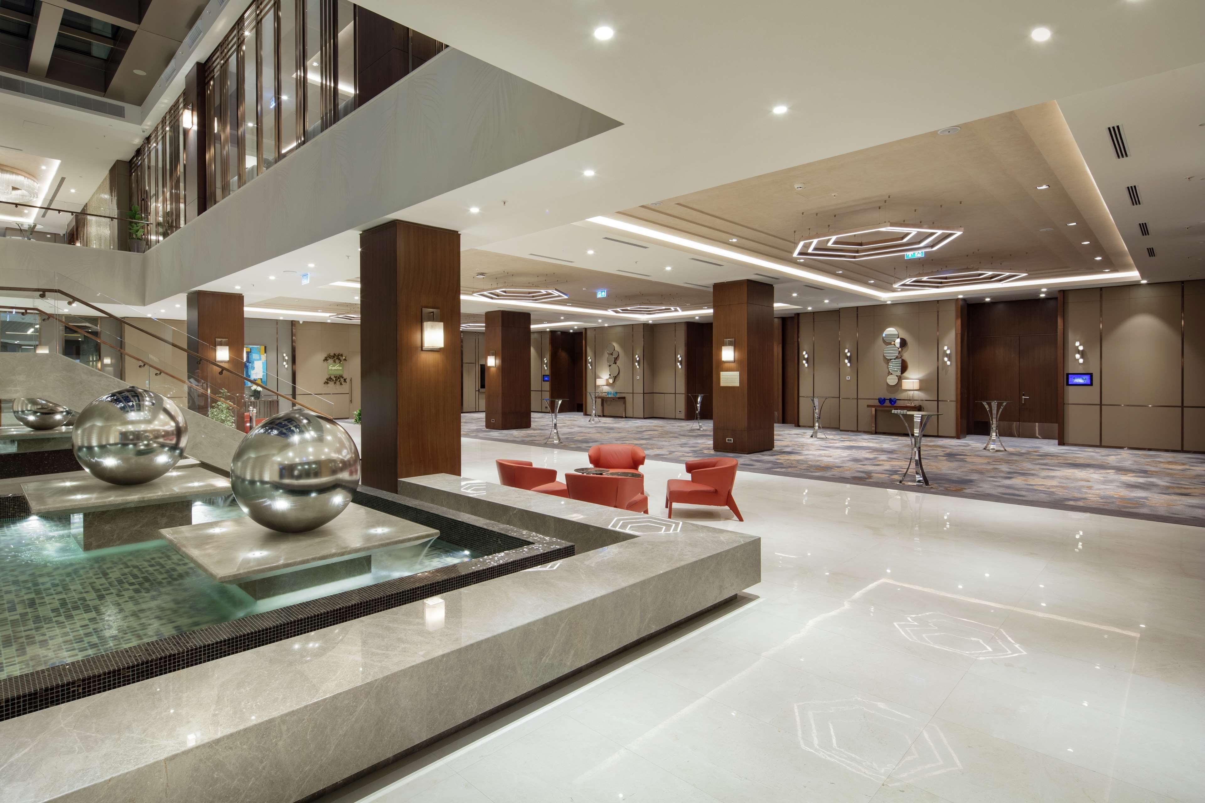 Hotel Doubletree By Hilton Skopie Exterior foto The lobby of the hotel