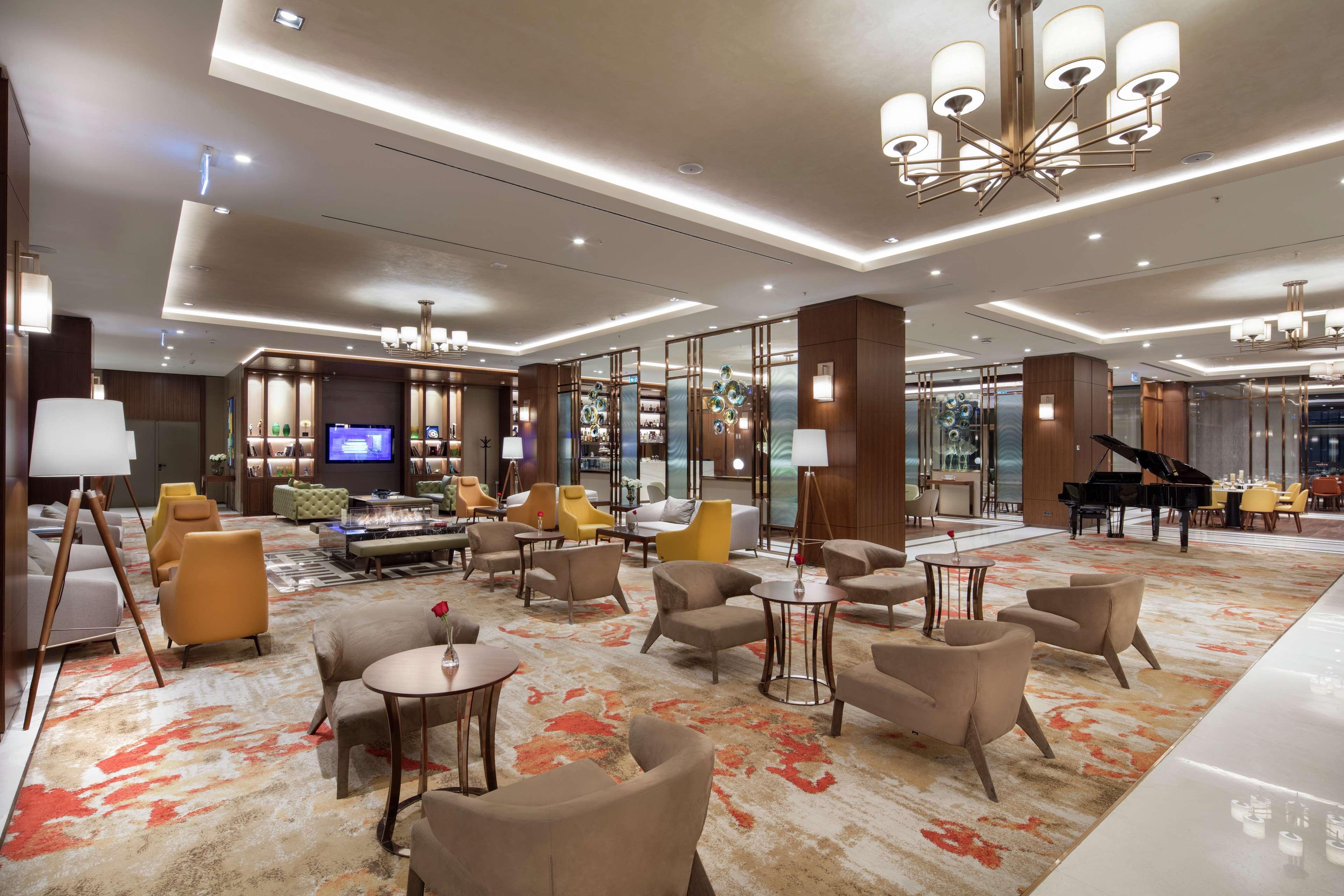 Hotel Doubletree By Hilton Skopie Exterior foto The lobby of the hotel