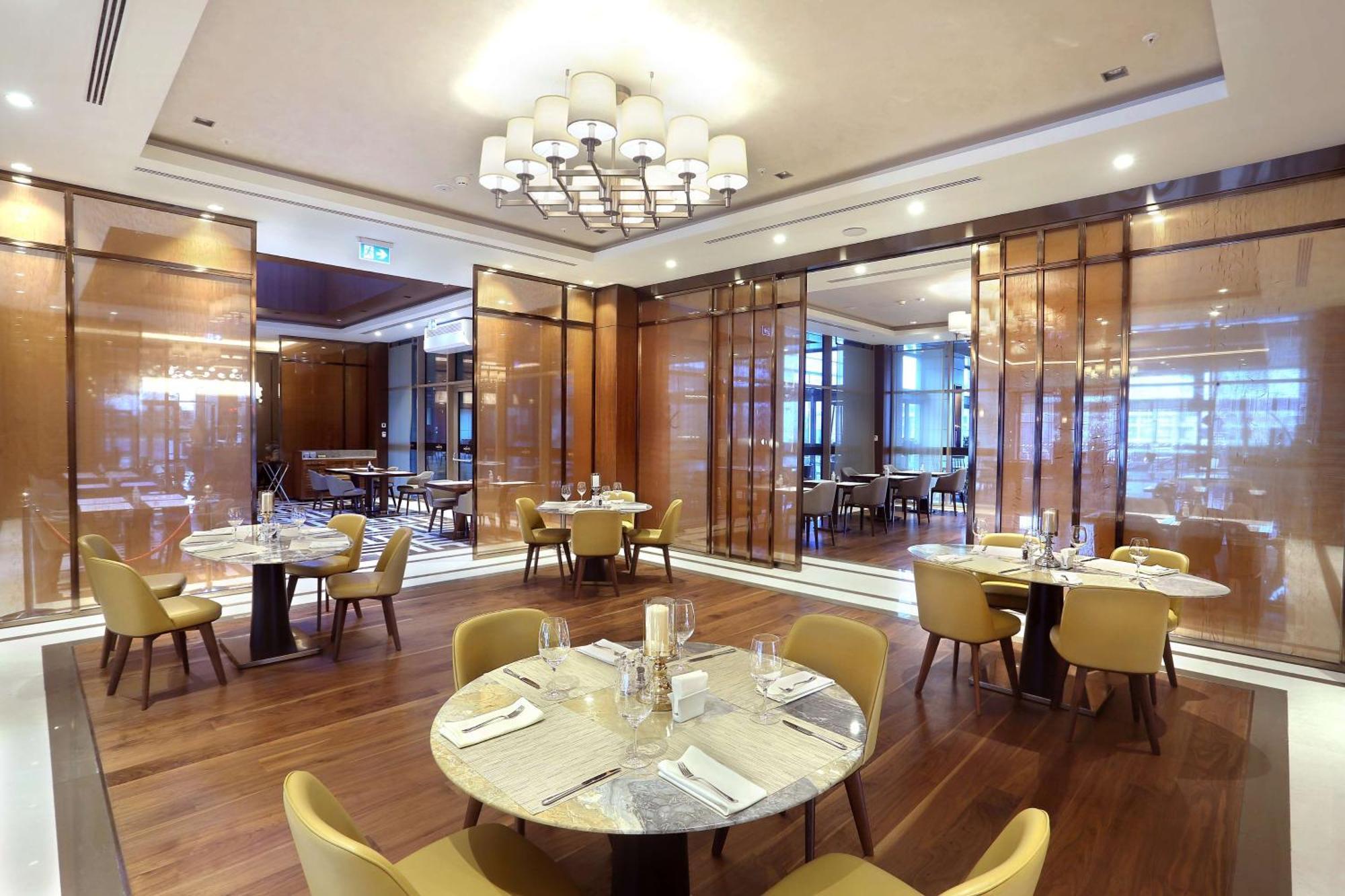Hotel Doubletree By Hilton Skopie Exterior foto The restaurant